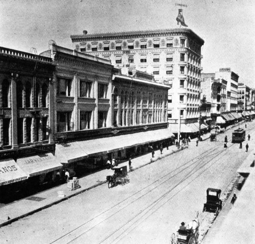 View Broadway north of 4th st