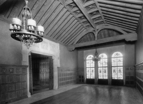 Pacific Mutual Building, Garage Building hallway