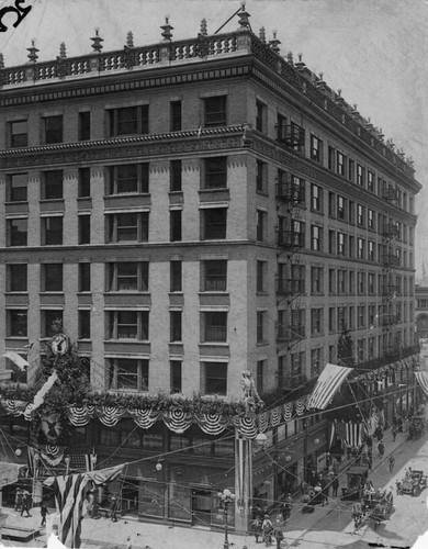 Festively decorated Alexandria Hotel