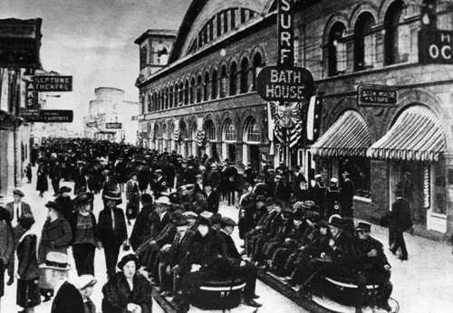 Tram joy riders on the Strand, Venice