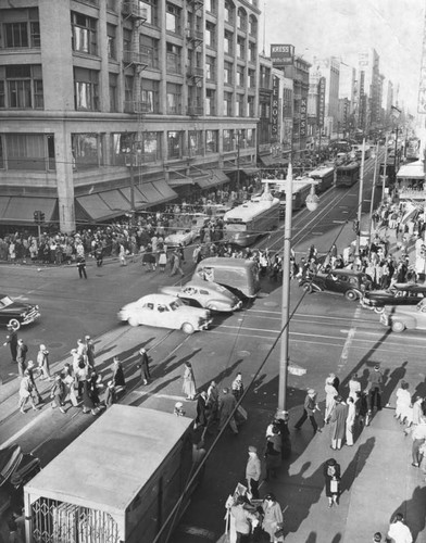 Looking down Broadway from 7th Street