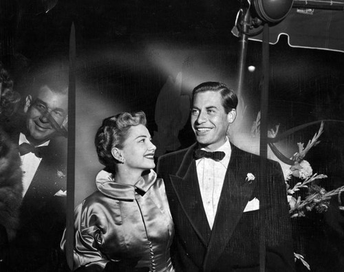 Anne Baxter, John Hodiak at premiere