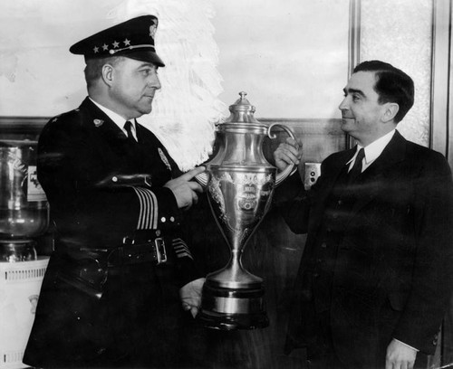 Chief Davis and Sheriff Biscailuz holding trophy