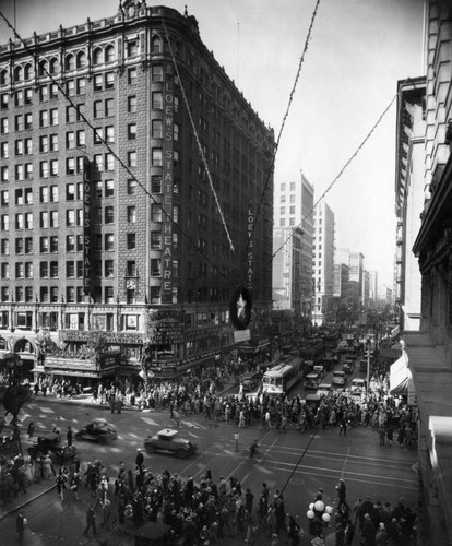 Loew's State Theatre on 7th & Broadway