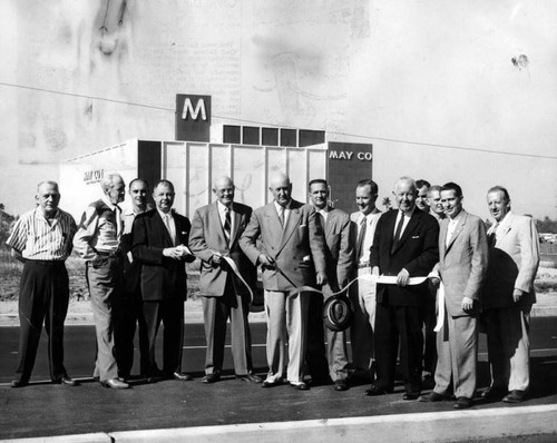 Dedicate Plaza traffic islands