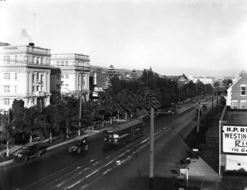 Streetcar and cars on Hollywood Blvd