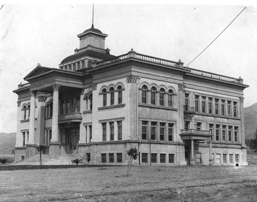 Burbank Union High School, exterior