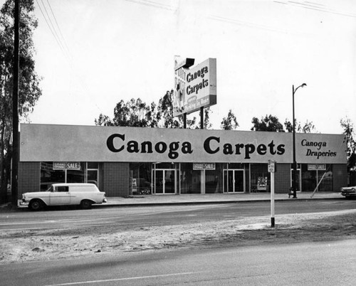 Canoga Carpets facility opens today