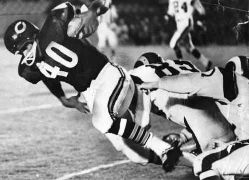 Gale Sayers strikes havoc