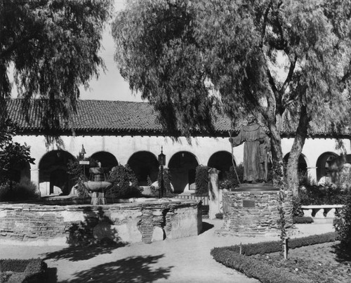 Brand Park courtyard at San Fernando Rey de Espan~a Mission