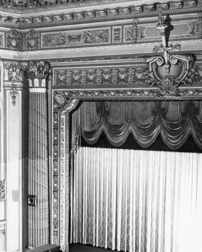 Warner Bros. Downtown Theatre proscenium