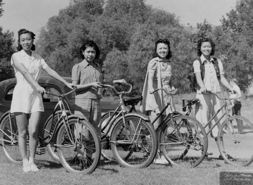 Women cyclists