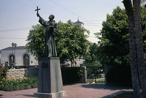 Father Serra statue and Union Station