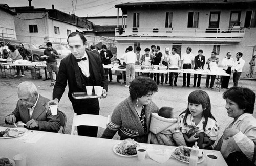 Union workers serves meals to barrio poor