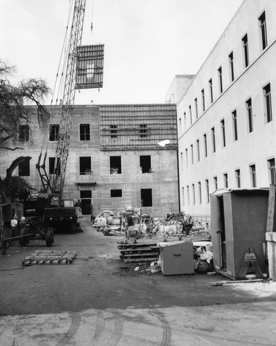 Crane hoists materials to workers, Cal Tech