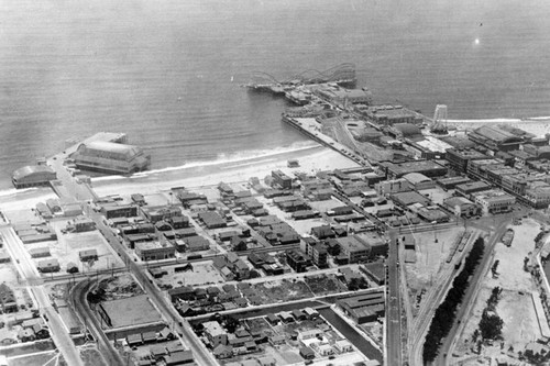 Aerial view of Venice Beach and pier