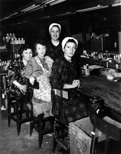 Women working in war plant