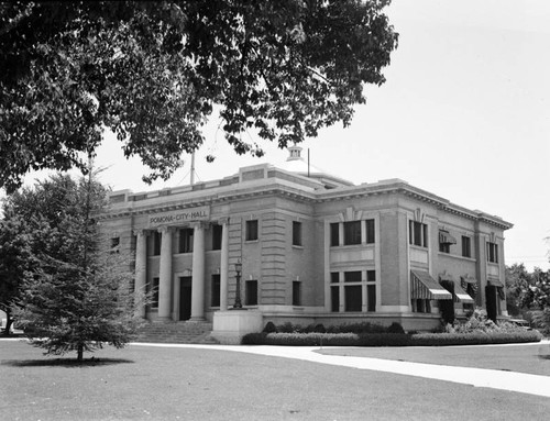 Pomona City Hall