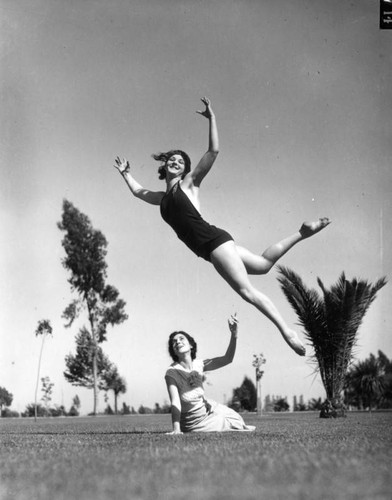 Newman dancers on the beach, view 2