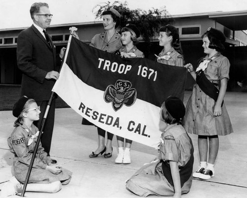 Reseda Kiwanis present flag to Girl Scouts