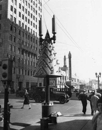 Hollywood Boulevard/Santa Claus Lane, view 3