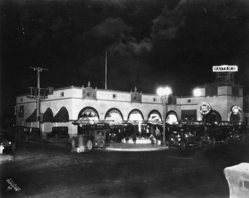 Hattem's Market exterior, opening night