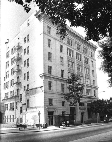 Building still standing after Whittier earthquake