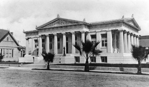 Oxnard Public Library, exterior