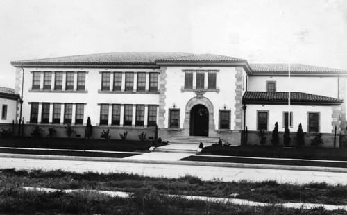 Crescent Heights Blvd. School