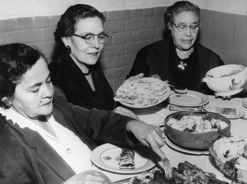 Women at cooking class table