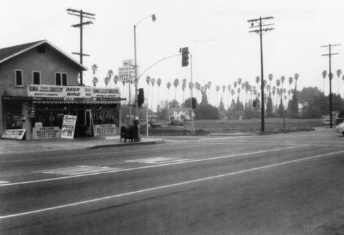 Roma Italian-American Grocery, exterior