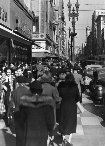 Shoppers crowd Broadway south of 6th