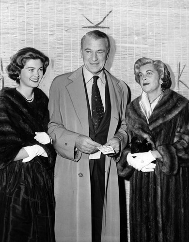 Gary Cooper and family at premiere