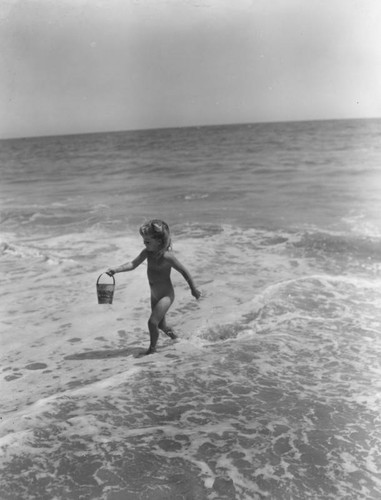 Children at the beach, view 9