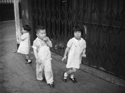 Children in Chinatown
