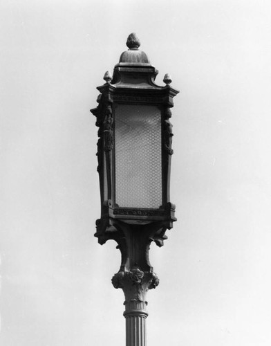 Wilshire Boulevard street light