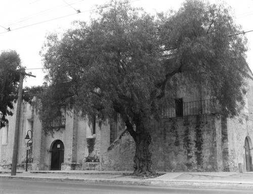 Mission San Gabriel Arcangel, bell view