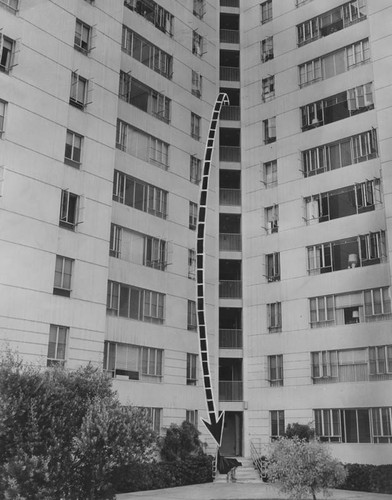 Death at Park La Brea Apartments