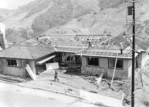 Wreckers tackle hillside home — Calisphere