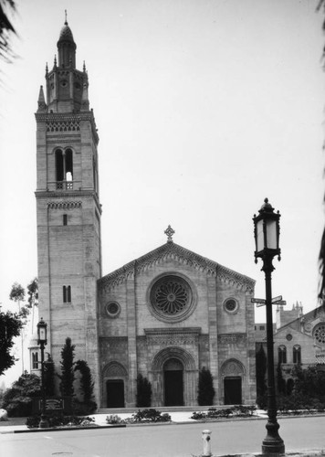 Exterior of Wilshire United Methodist Church, view 7