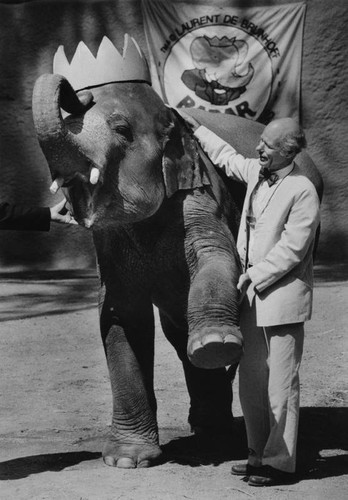 Babar stomps for Los Angeles Zoo