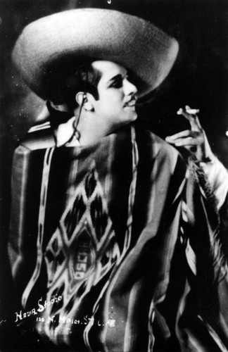 Flamboyant dancer, Mexican Theatre