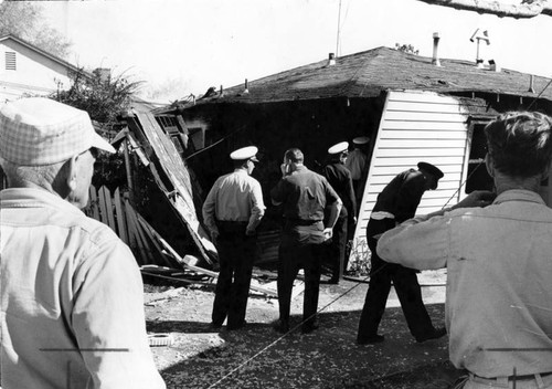 Neighbors, firemen survey blast damage to Valley home