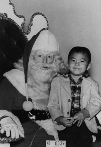 Ken Fujimoto with department store Santa Claus