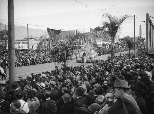 View northeast on Colorado at the 1938 Rose Parade