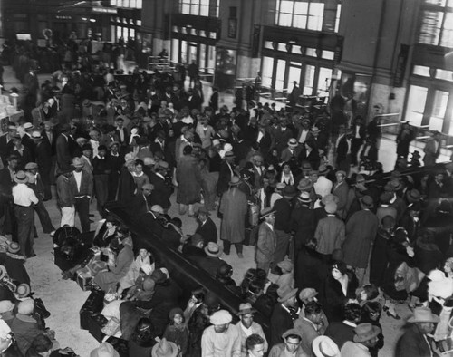 Mexicans returning home by train