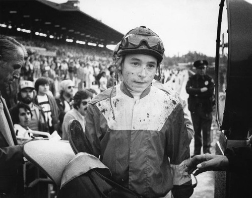 Cauthen with mud on his face