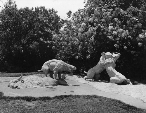 Statues of saber-toothed tigers