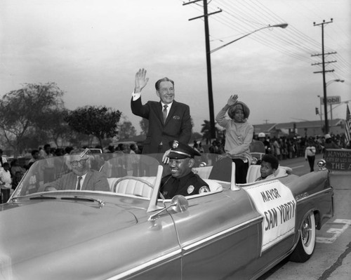 Sam Yorty parades in procession