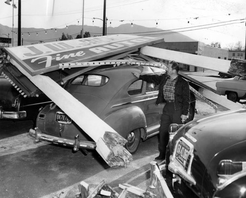 Wind damages Valley car lot